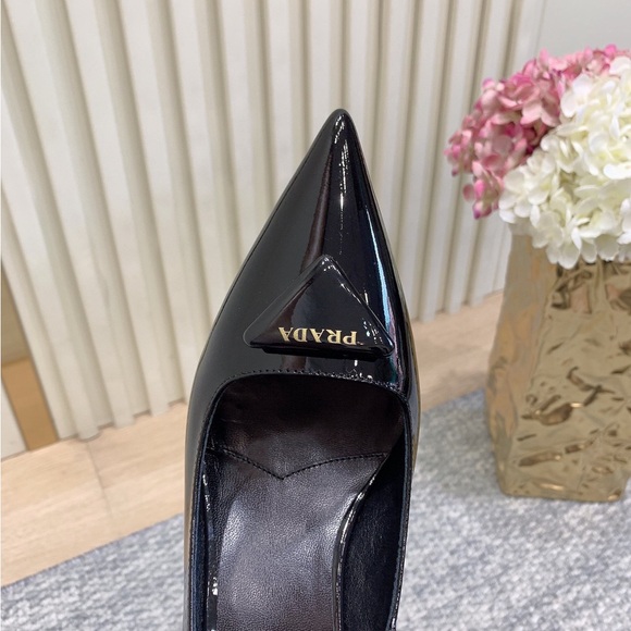 Prada Women\'s Glossy Black Heels main image 0